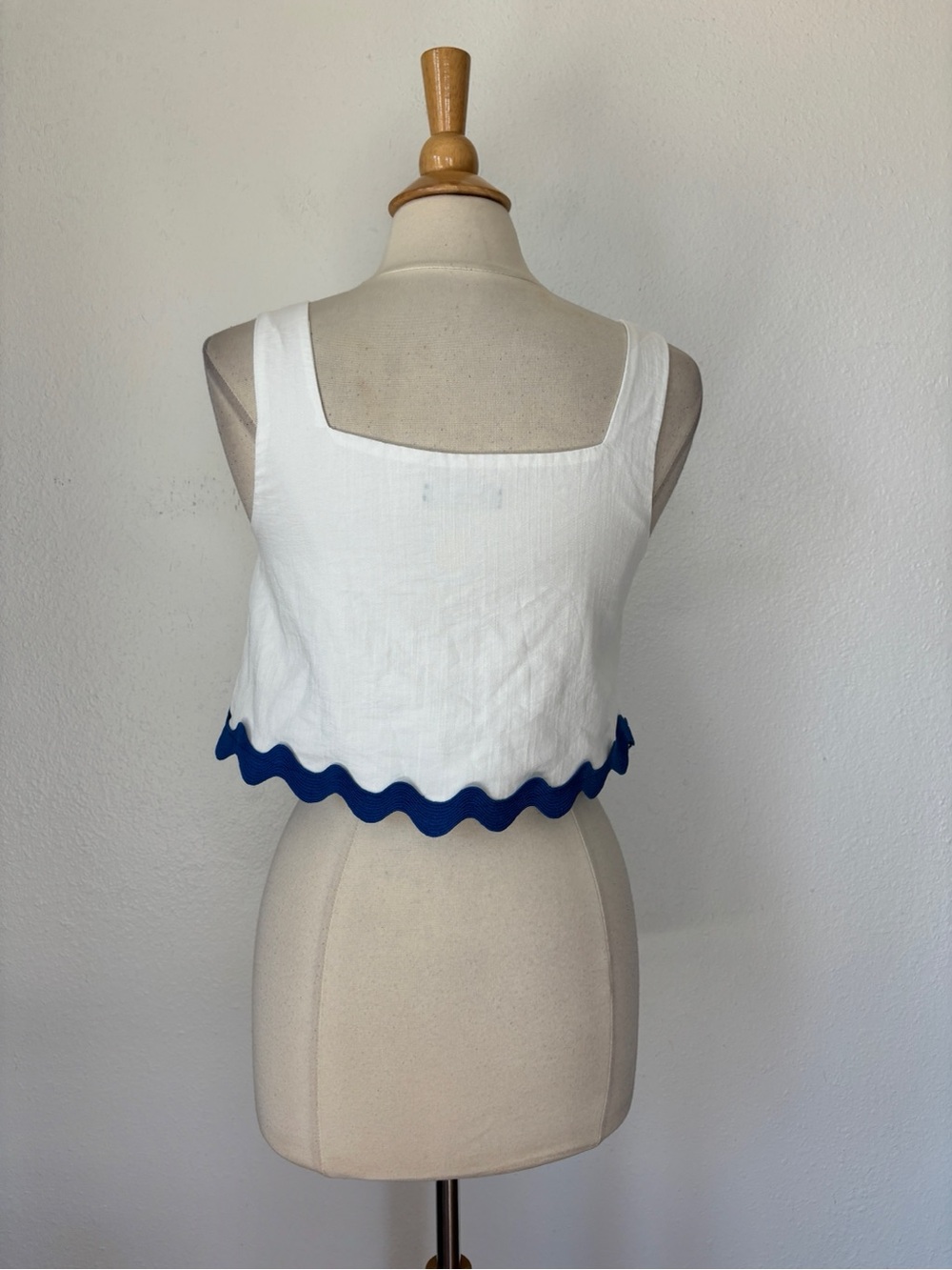 Square Neck Ric Rac Scalloped Hem Crop Top - Picture 3 of 5